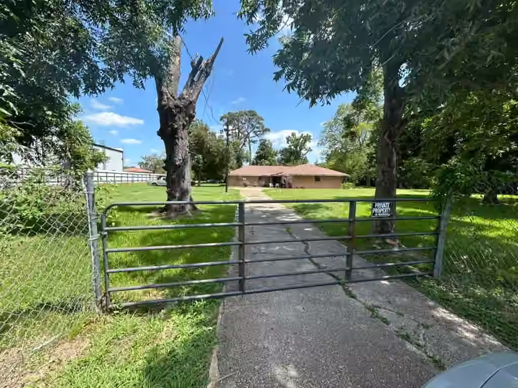 Photo 2 of 16019 Avenue C, Channelview, TX
