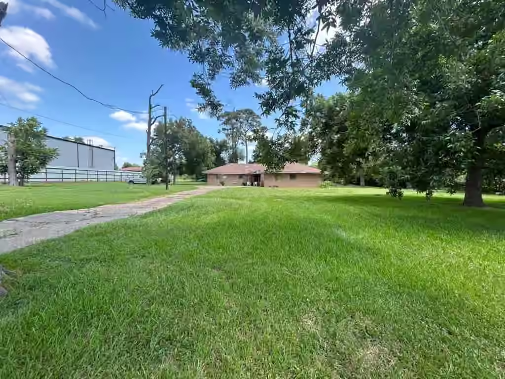 Photo 3 of 16019 Avenue C, Channelview, TX