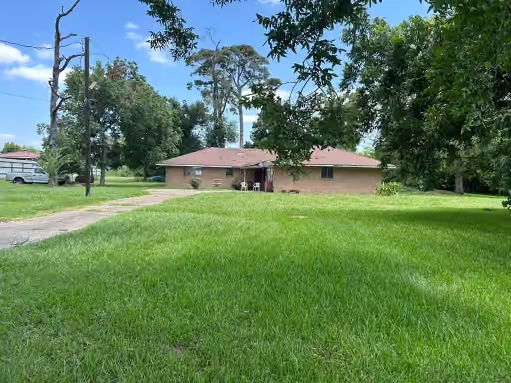 Photo 4 of 16019 Avenue C, Channelview, TX