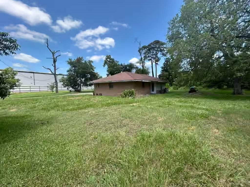 Photo 5 of 16019 Avenue C, Channelview, TX
