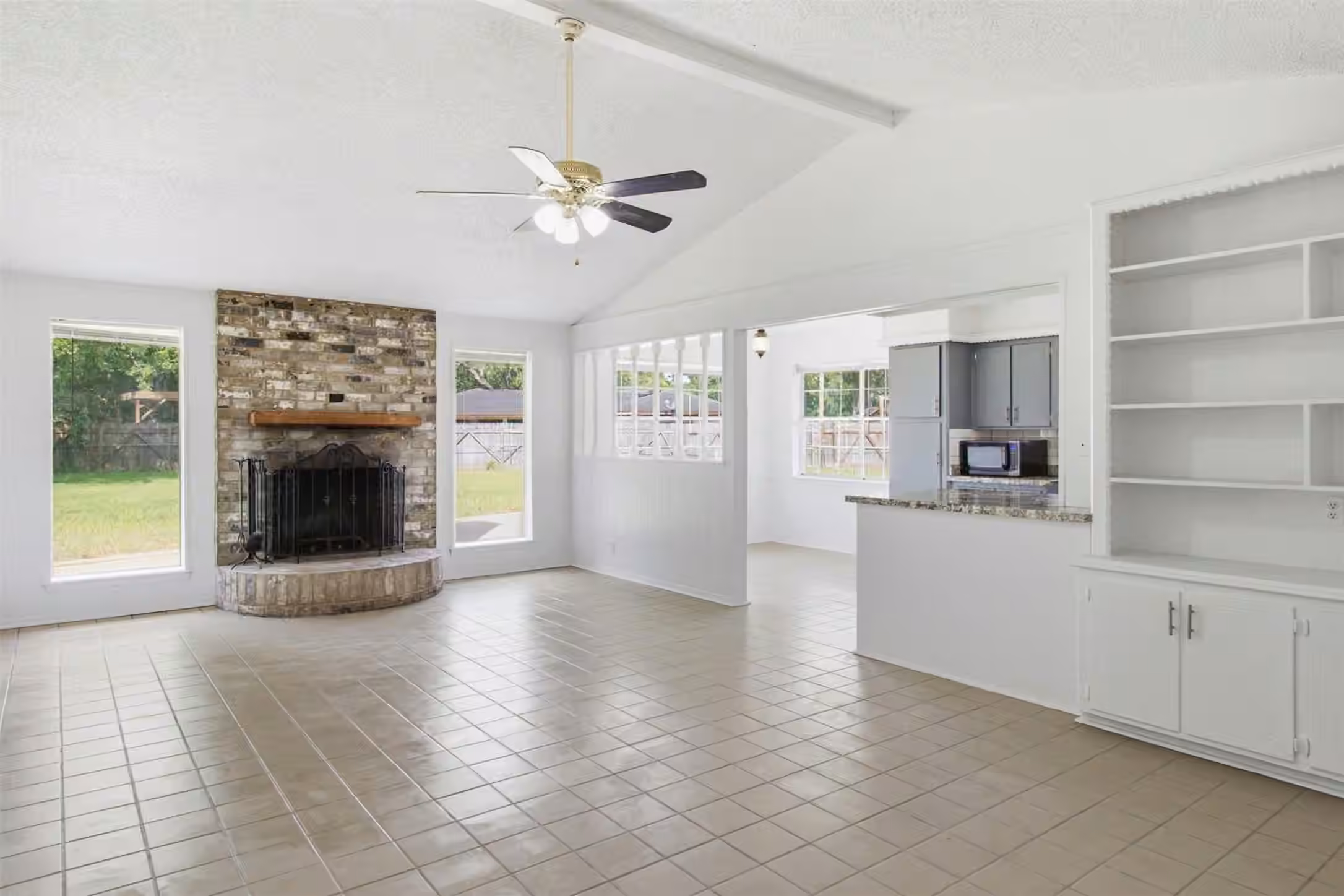 Photo 6 of 115 Avenue F, Brazoria, TX