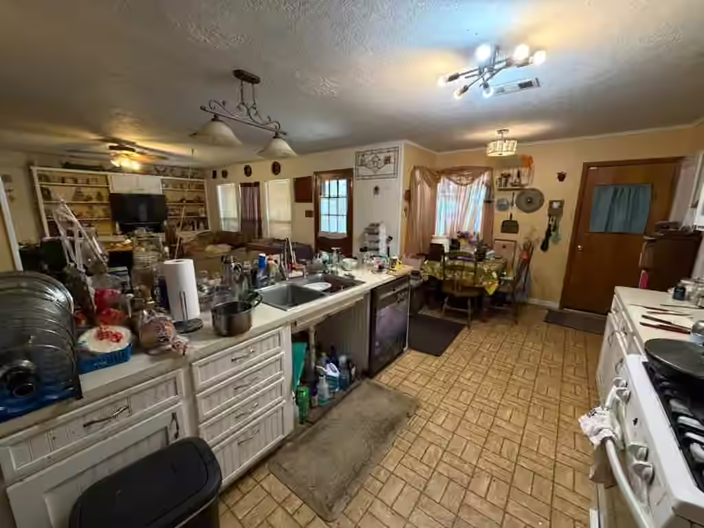 Photo 2 of 1111 N Meyer St, SEALY, TX 77474