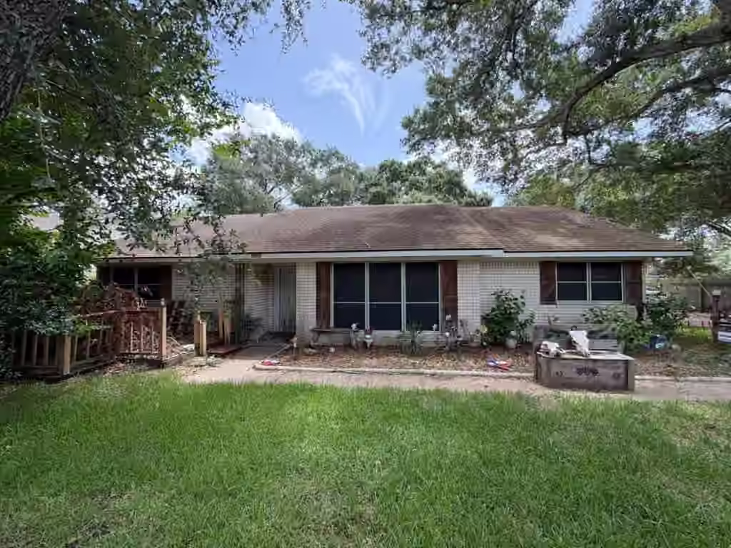 Photo 5 of 1111 N Meyer St, SEALY, TX 77474