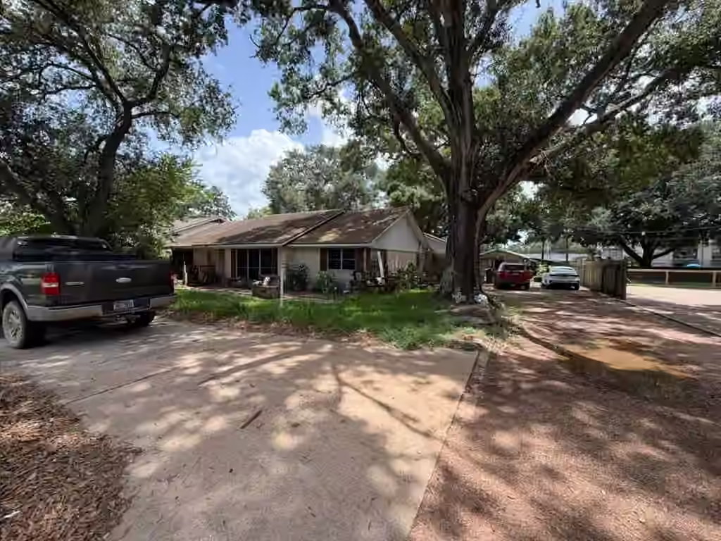 Photo 6 of 1111 N Meyer St, SEALY, TX 77474