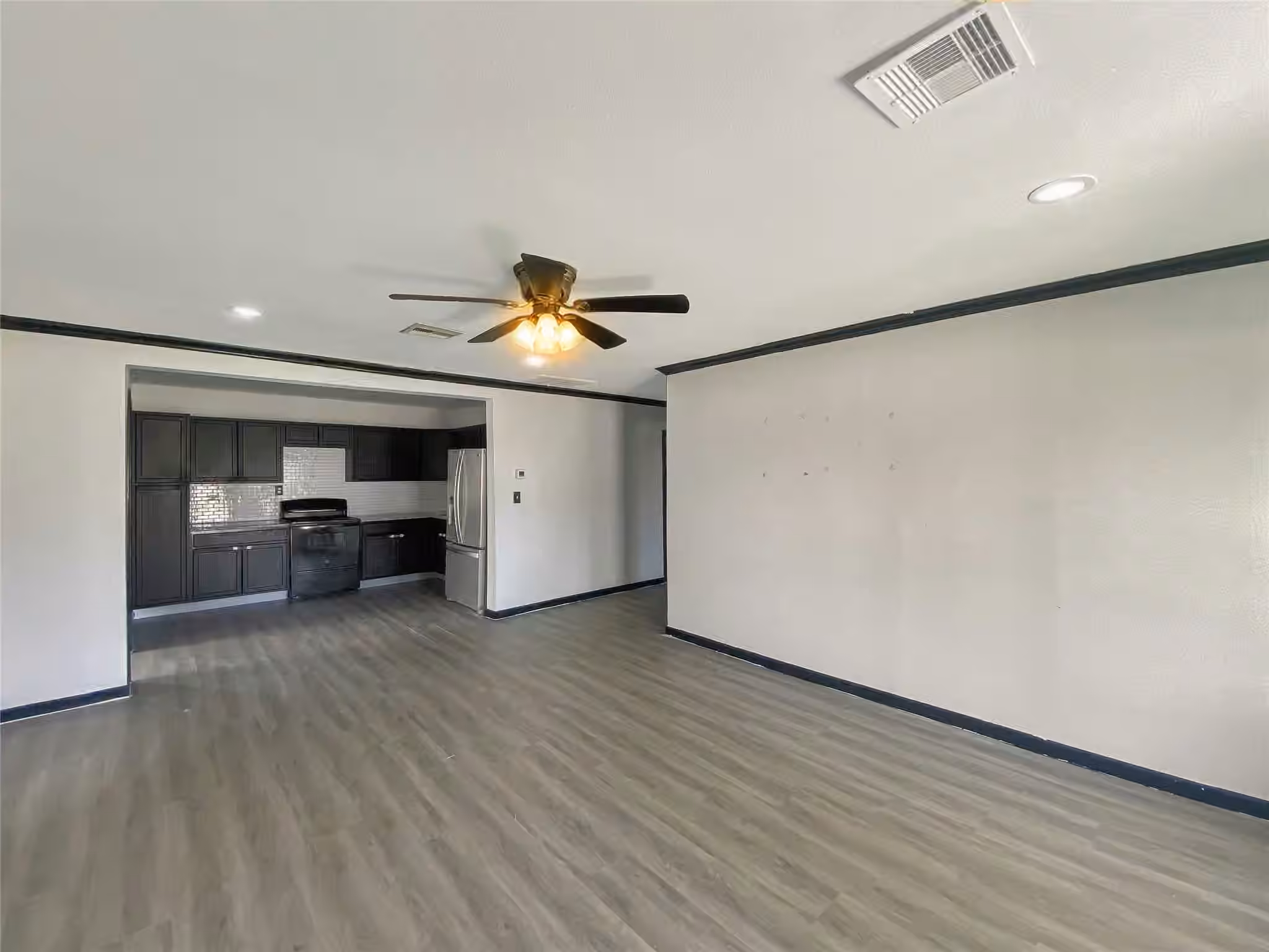 Photo 5 of 1201 Fm-517, Dickinson, TX