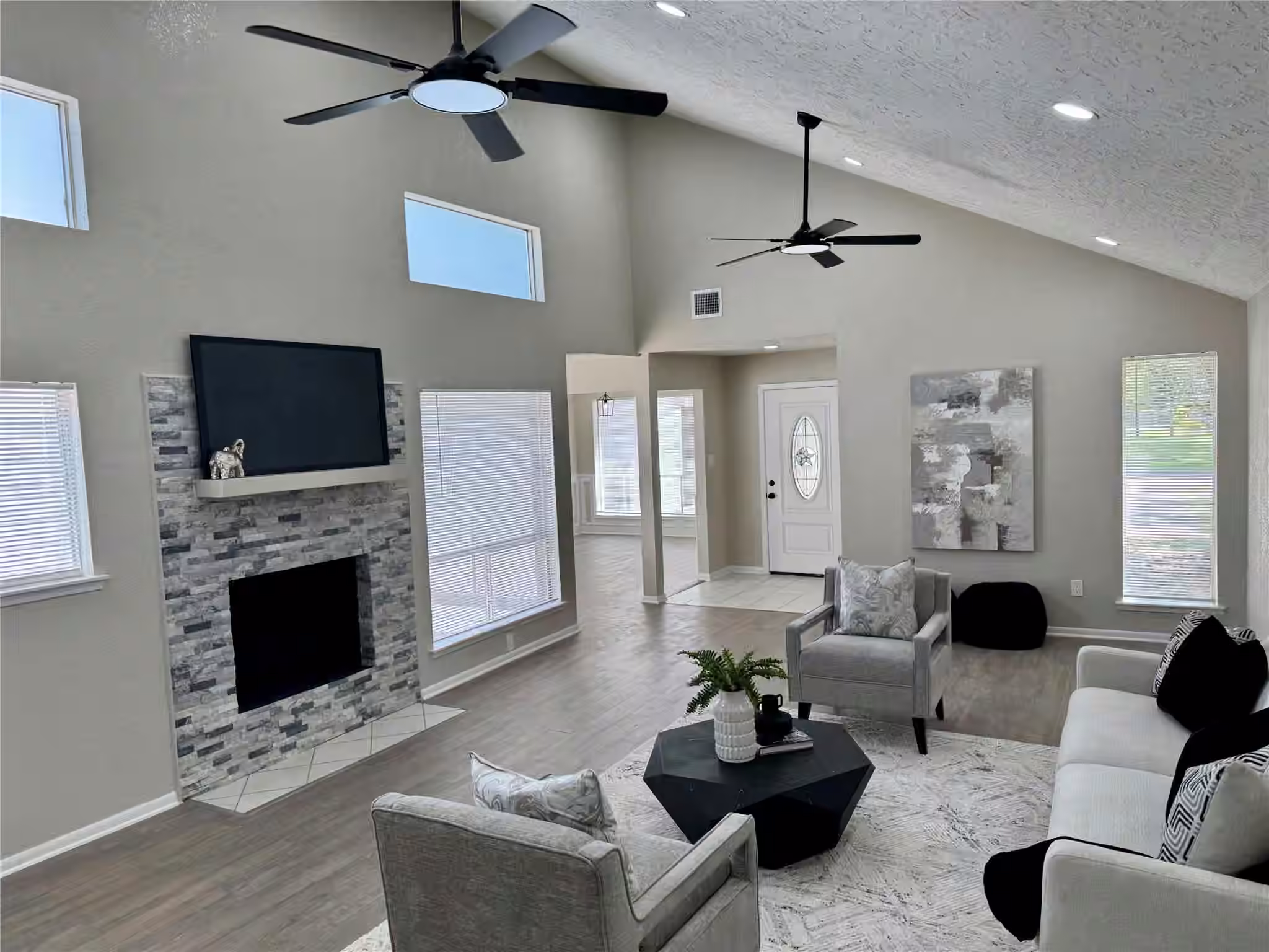 Photo 4 of 4231 Meadowbank Drive, Seabrook, TX