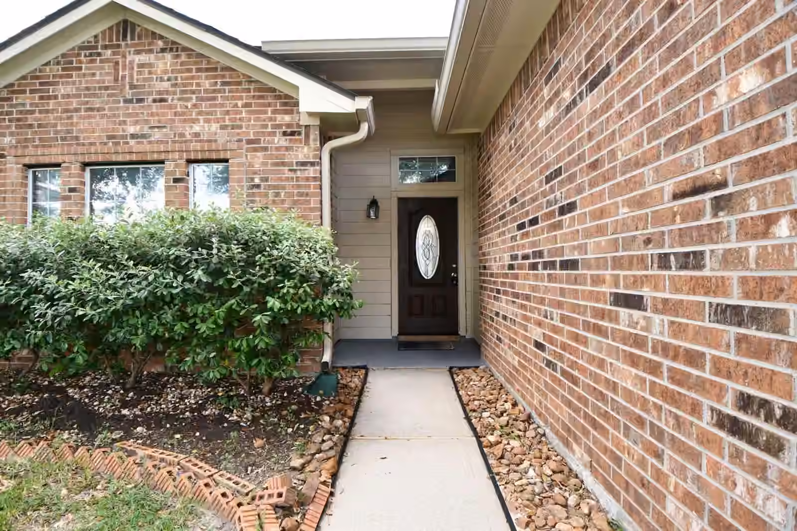 Photo 2 of 7110 Anaquitas Creek Court, Richmond, TX