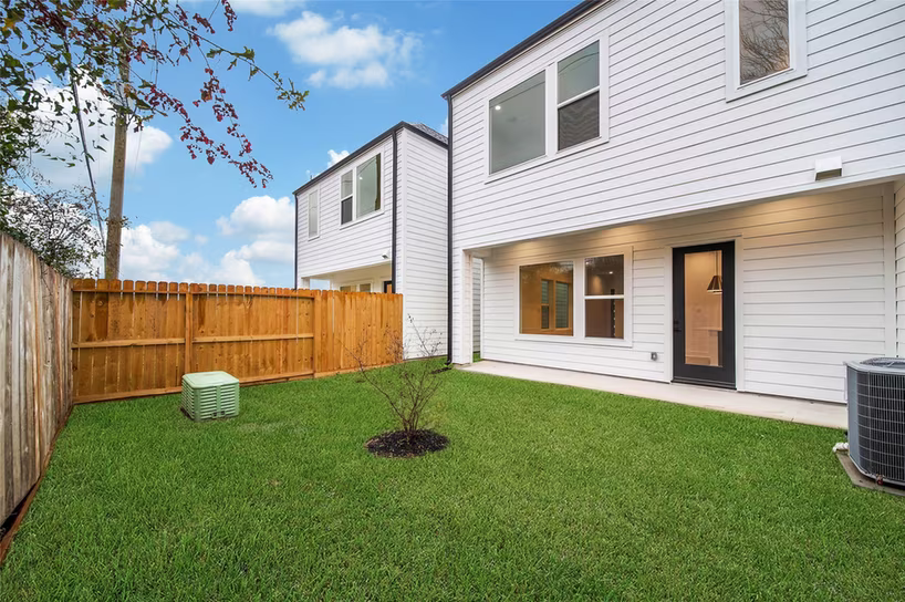 Photo 5 of 7620 Inwood Hills Lane, Houston, TX