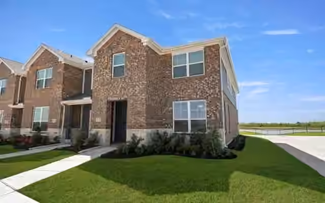 Photo 2 of 2738 Mariposa Creek Drive, Rosharon, TX