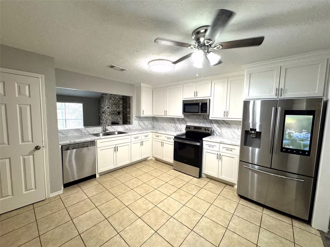 Photo 5 of 11915 Fallbrook Drive, Houston, TX