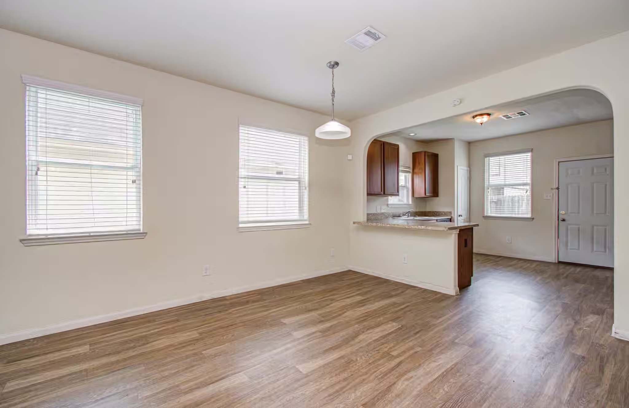 Photo 7 of 10335 Solitude Way, Houston, TX