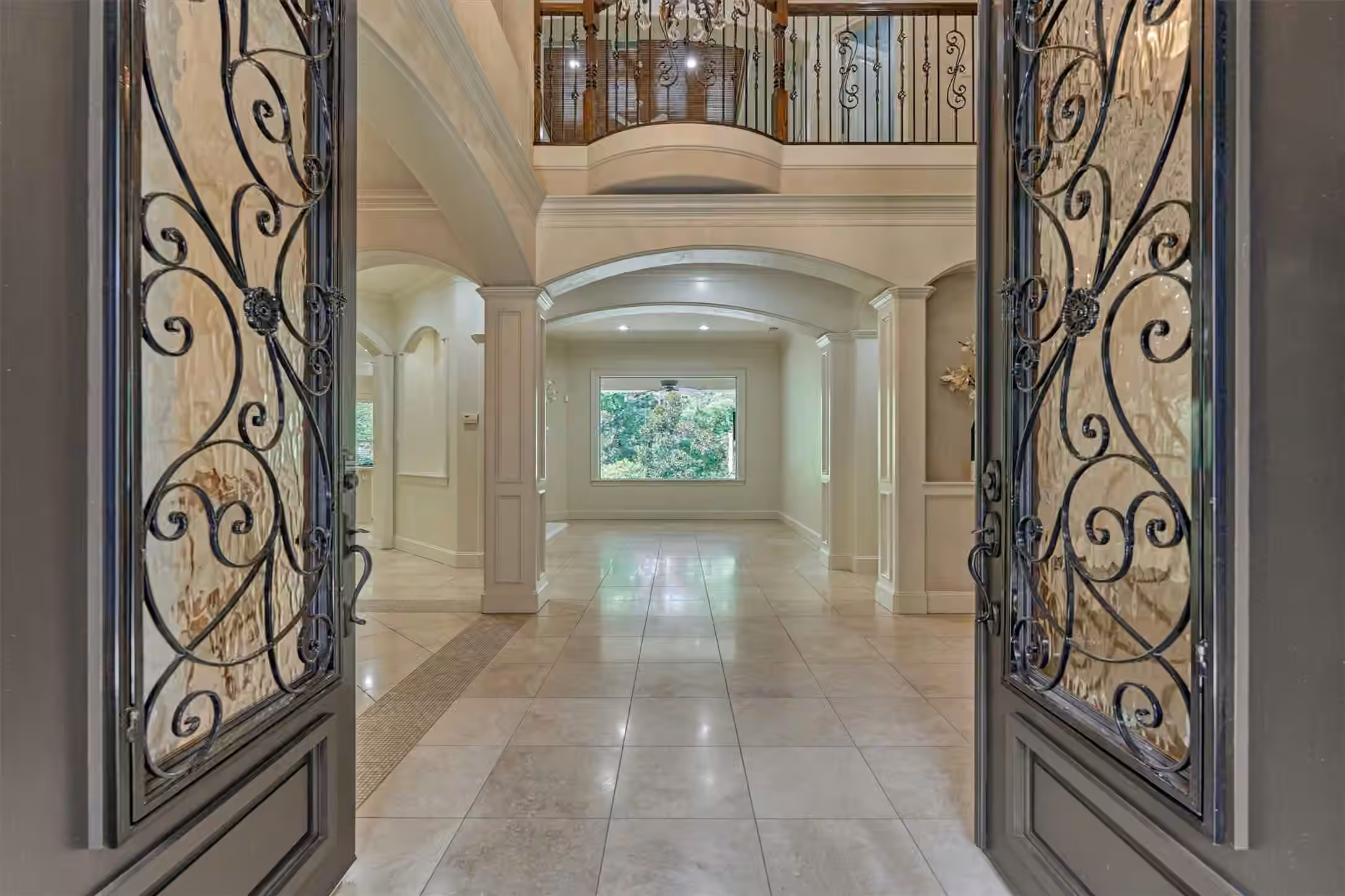 Photo 5 of 94 E Bracebridge Circle, The Woodlands, TX