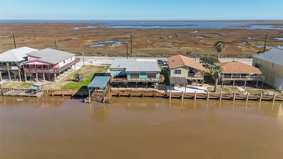 Photo 2 of 4258 Fm 2031 Beach Road, Matagorda, TX