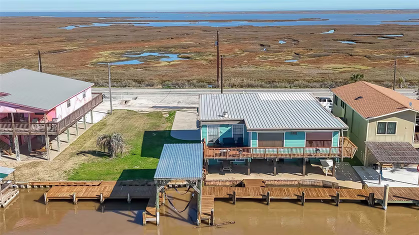 Photo 3 of 4258 Fm 2031 Beach Road, Matagorda, TX