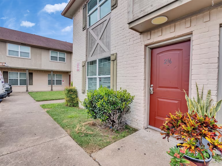 Photo 2 of 1701 Upland Drive 216, Houston, TX