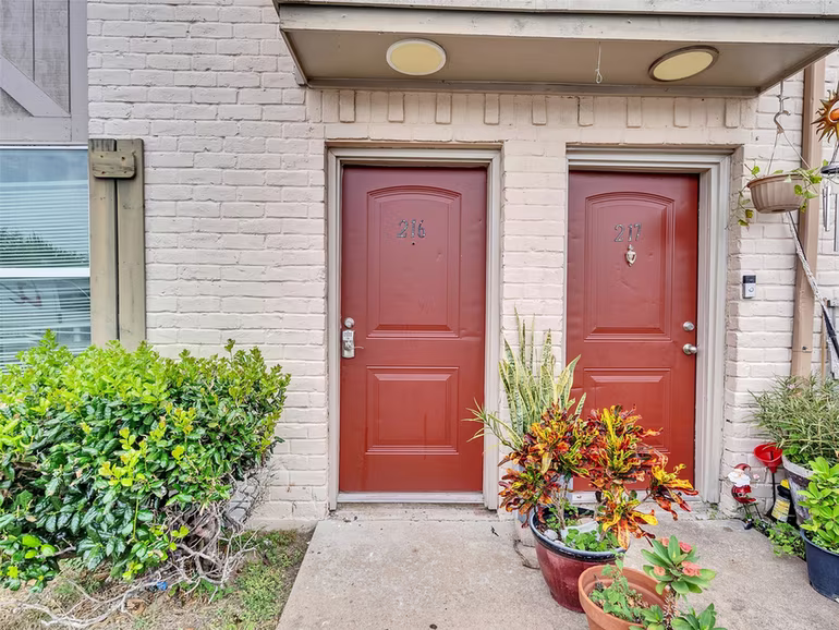 Photo 3 of 1701 Upland Drive 216, Houston, TX