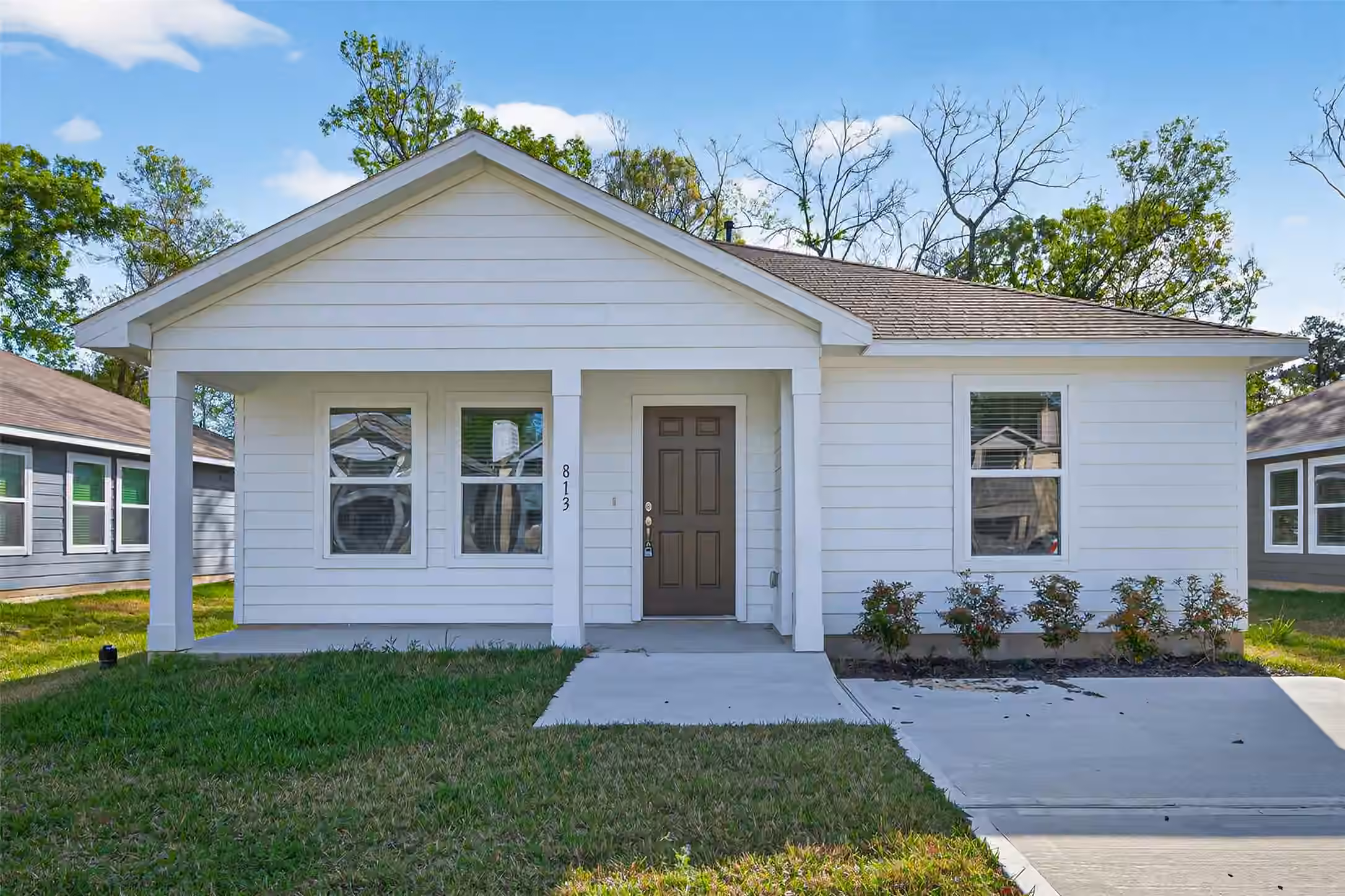 Photo 2 of 813 Jefferson Avenue, Cleveland, TX