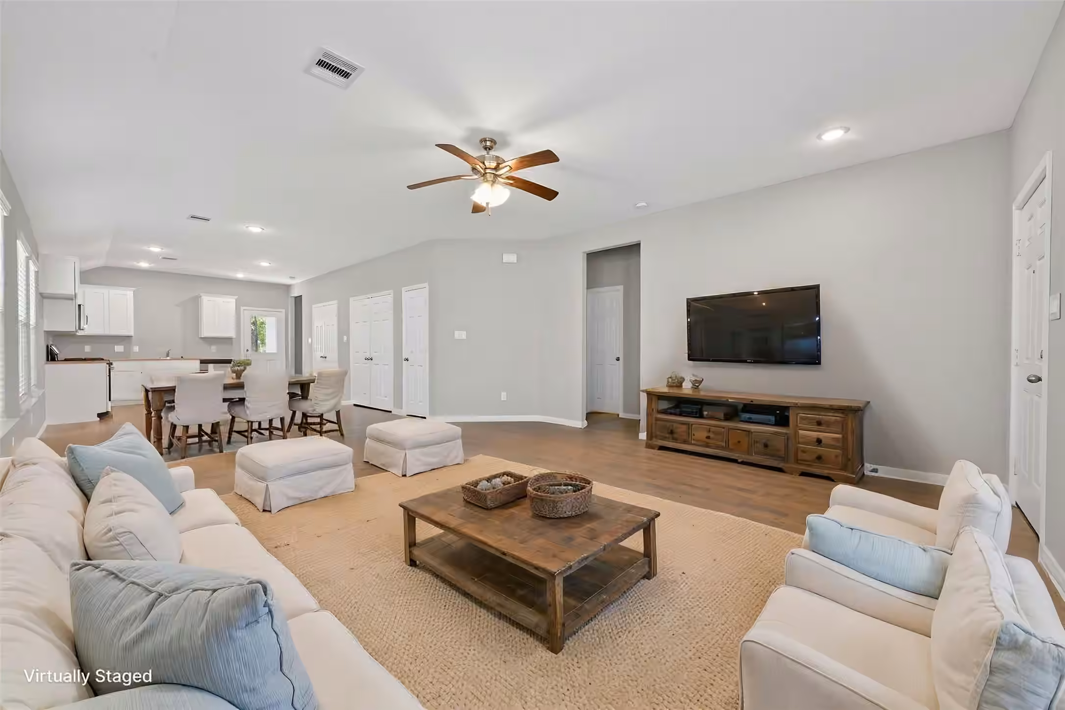Photo 4 of 813 Jefferson Avenue, Cleveland, TX