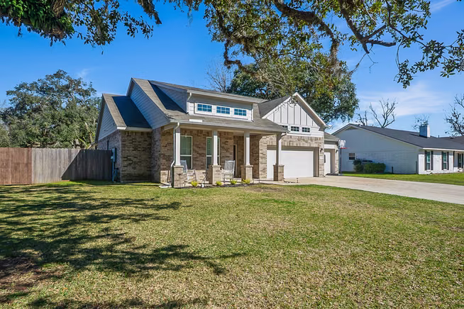 Photo of 322 Wellshire Drive, West Columbia, TX