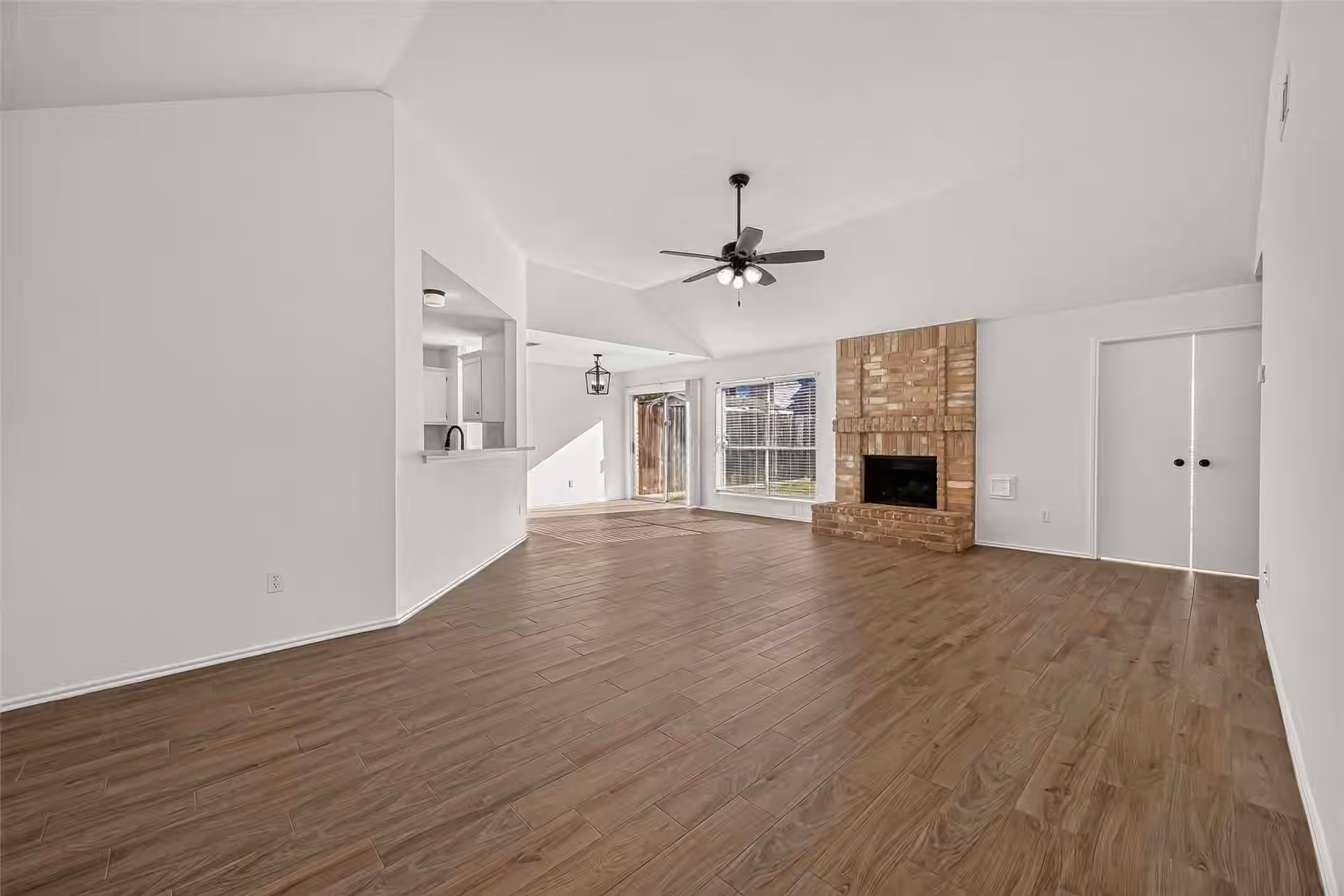 Photo 7 of 11410 Sunny Creek Drive, Houston, TX