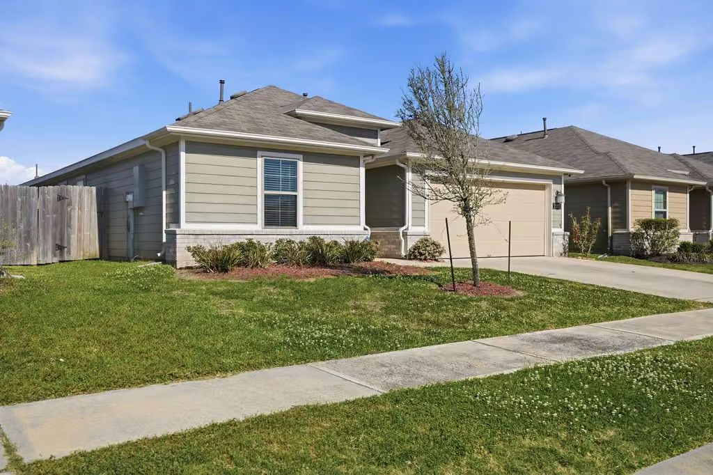 Photo 2 of 2502 Gelding Manor Drive, Alvin, TX