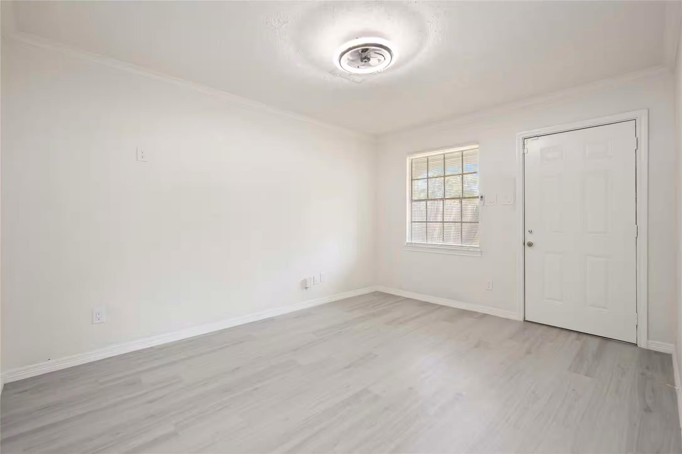 Photo 4 of 7639 Bigwood Street, Houston, TX