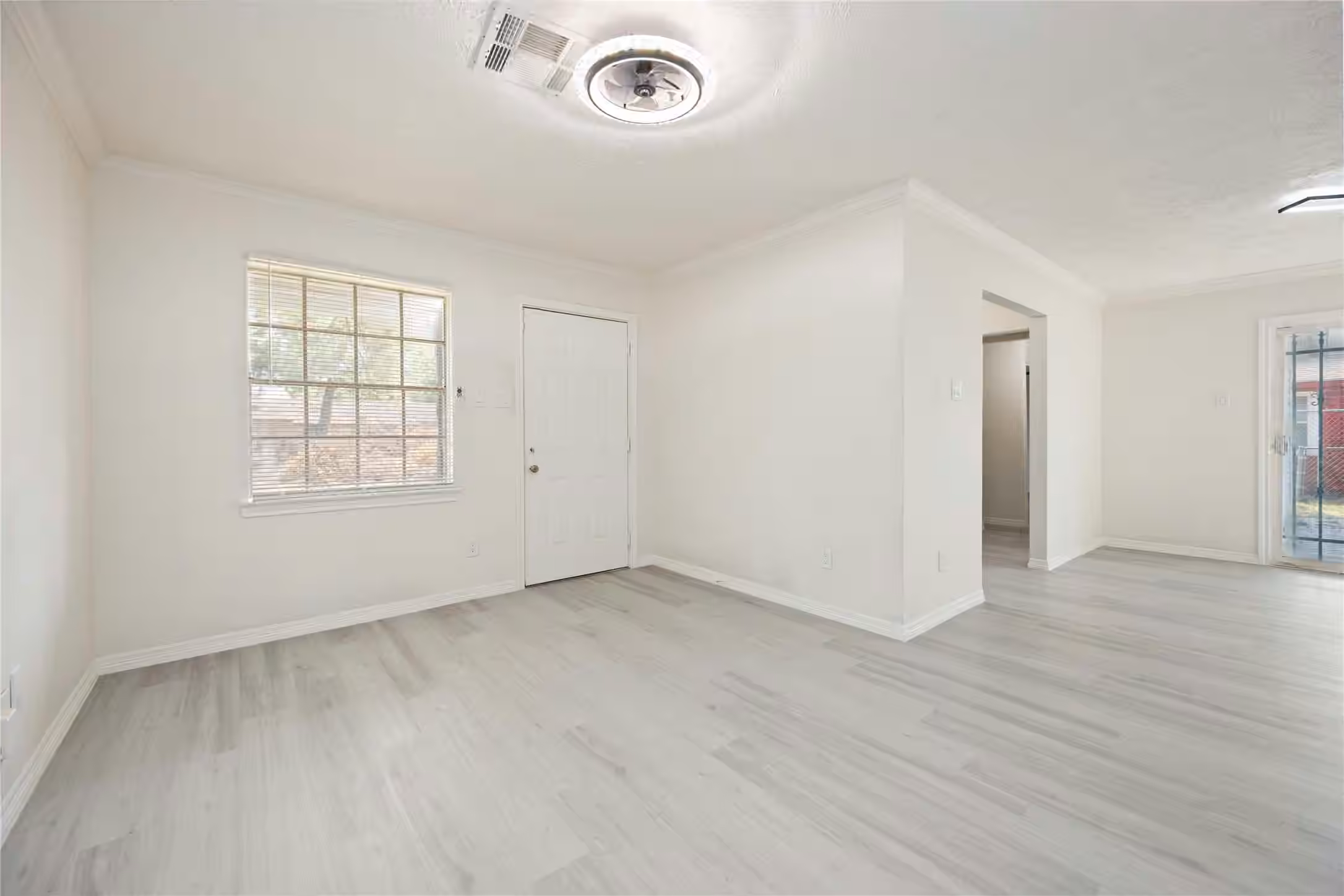Photo 5 of 7639 Bigwood Street, Houston, TX