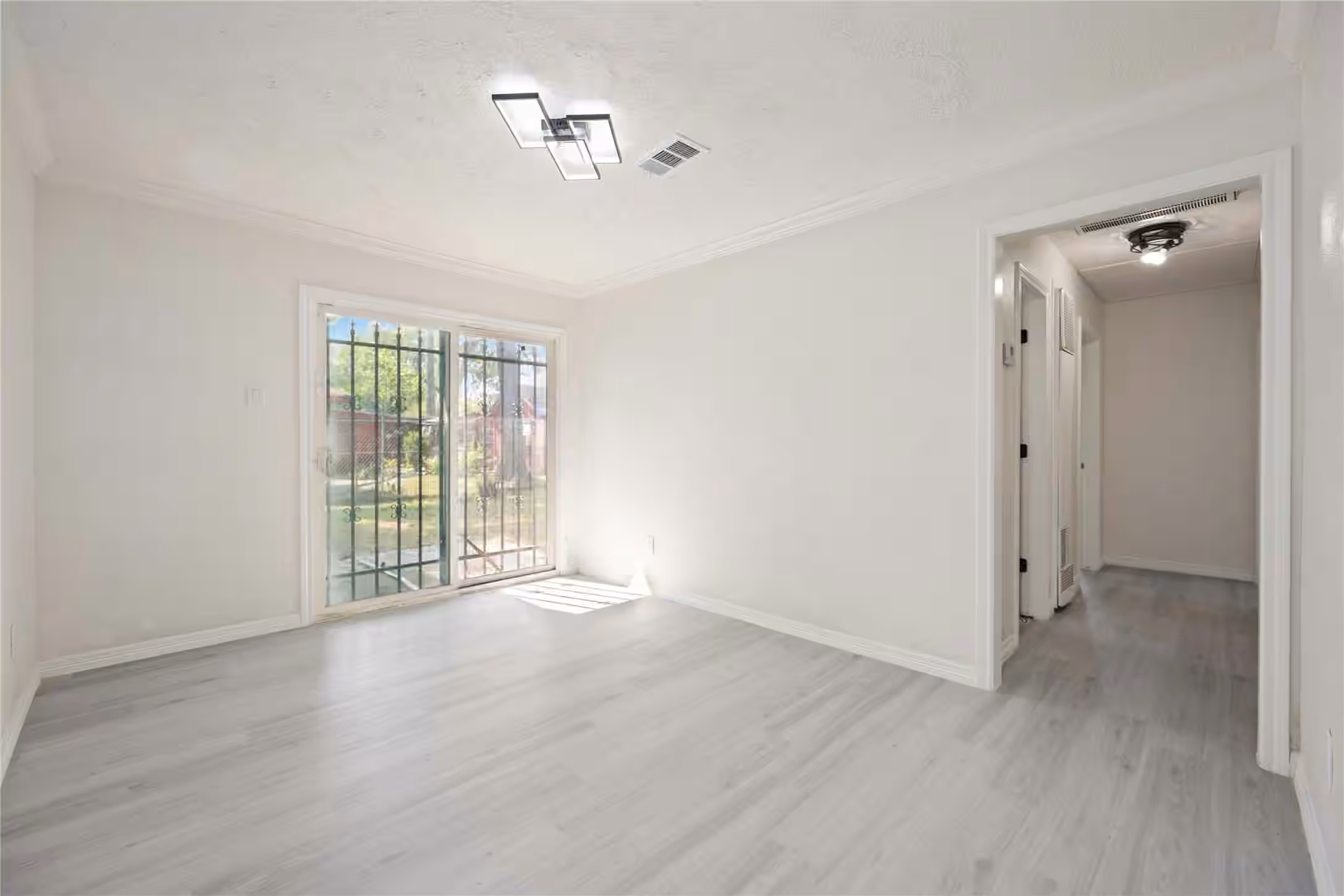 Photo 7 of 7639 Bigwood Street, Houston, TX