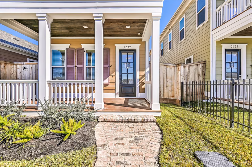 Photo 3 of 2519 S Houston Avenue, Pearland, TX