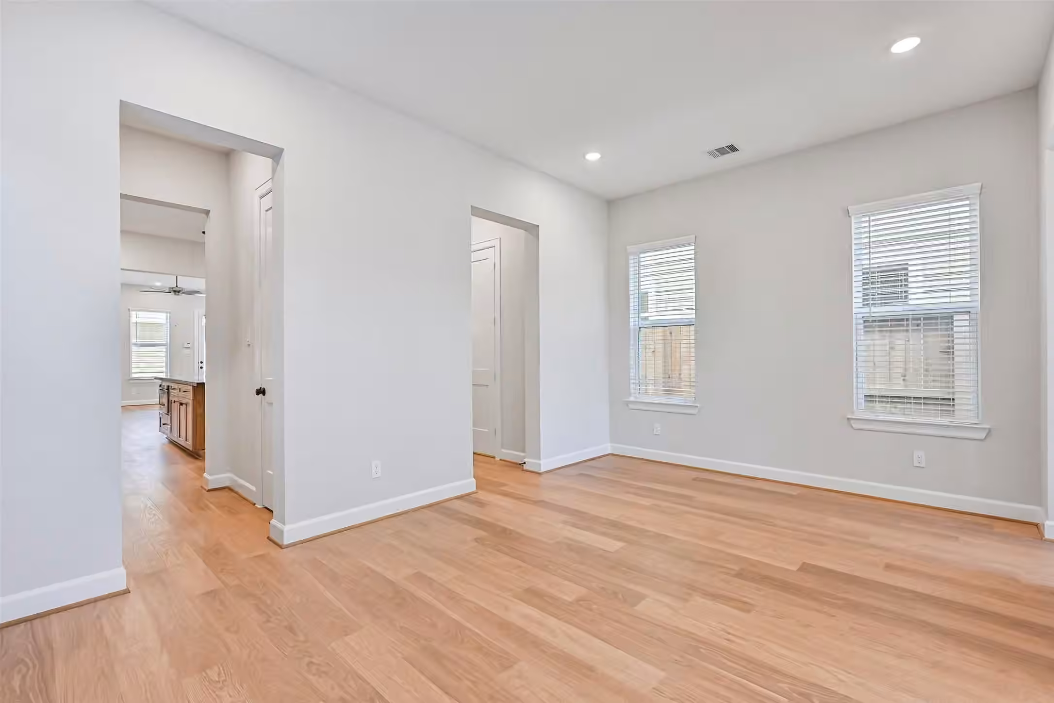 Photo 7 of 2519 S Houston Avenue, Pearland, TX