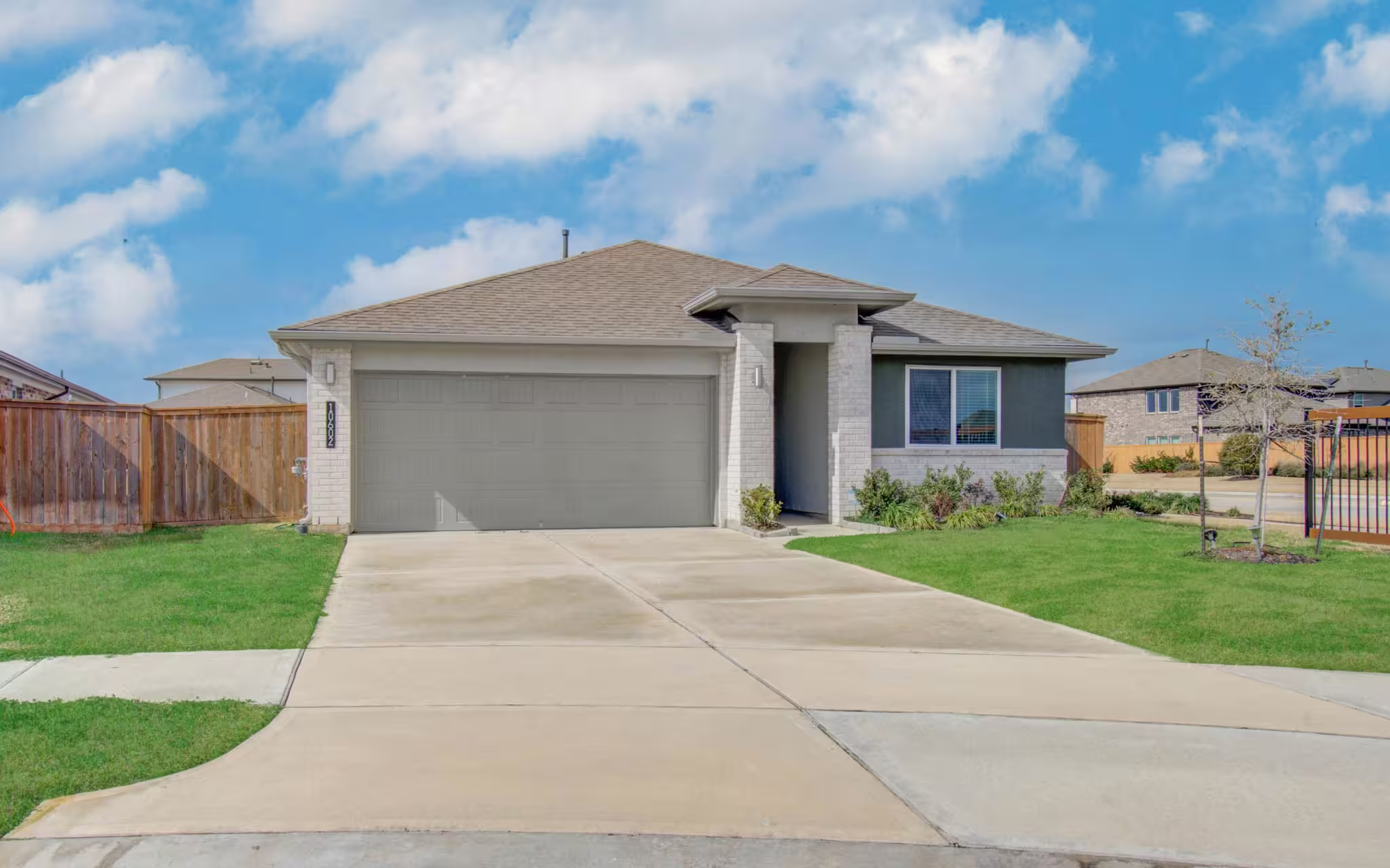Photo 2 of 10602 Great Basin Drive, Rosharon, TX