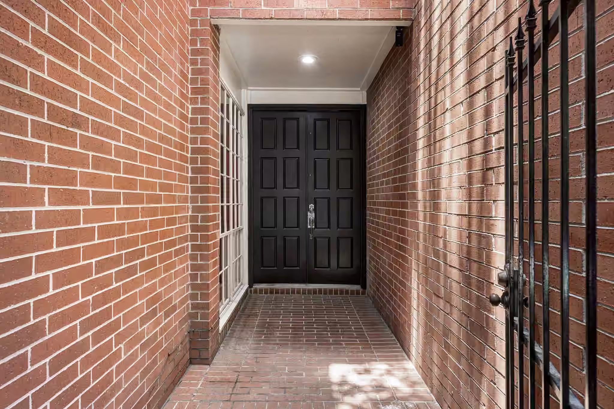 Photo 3 of 4904 Yoakum Boulevard, Houston, TX