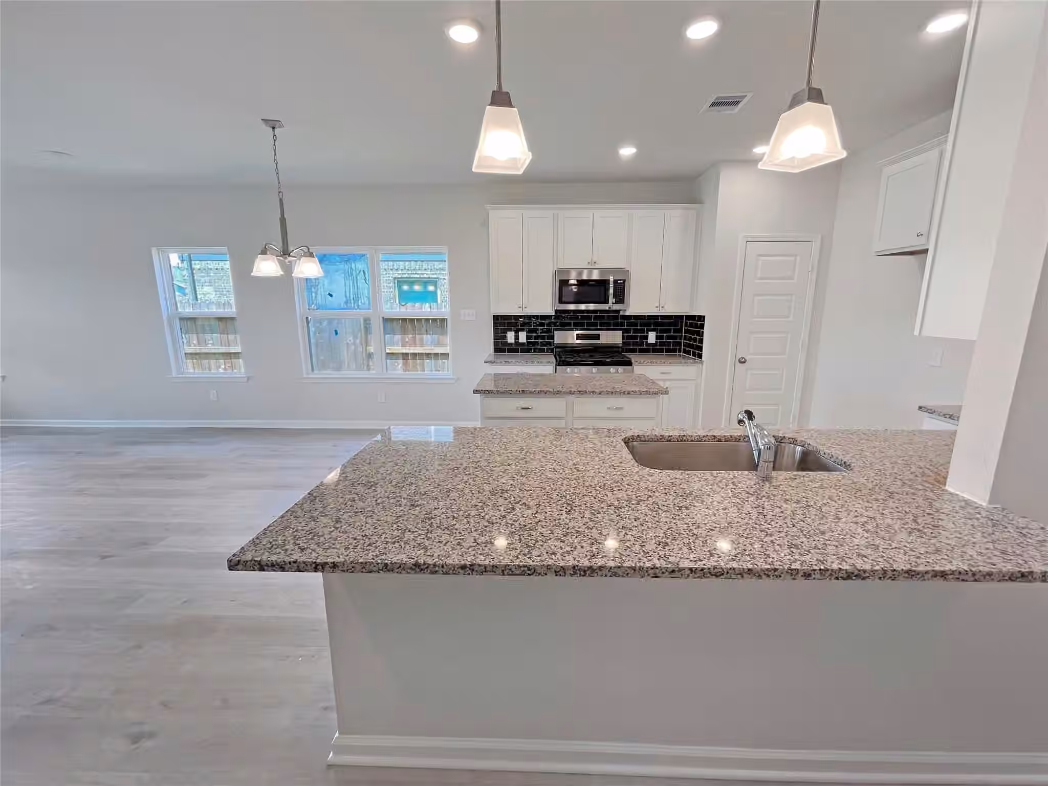 Photo 4 of 6218 Park Landing Lane, Baytown, TX
