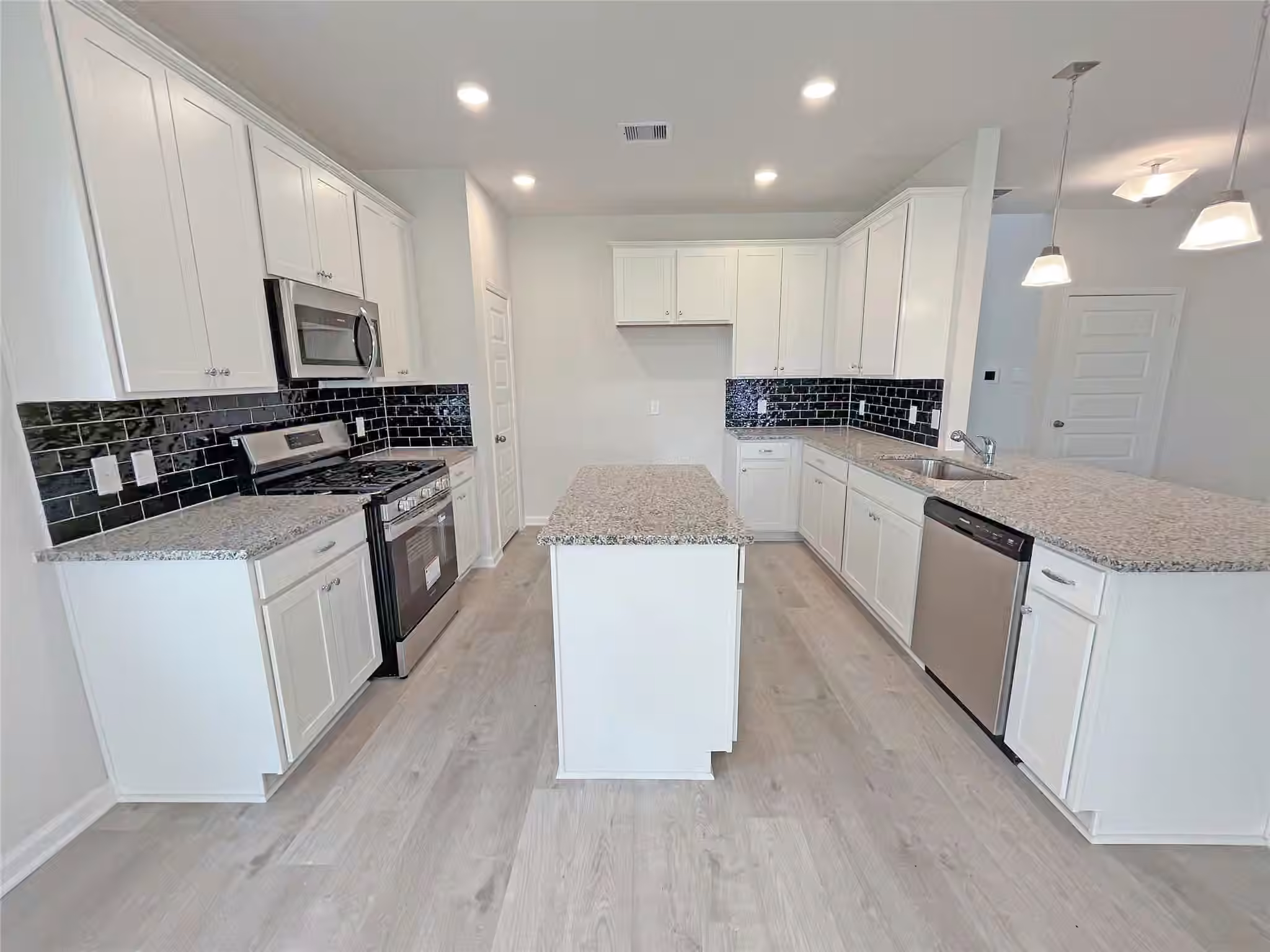Photo 5 of 6218 Park Landing Lane, Baytown, TX