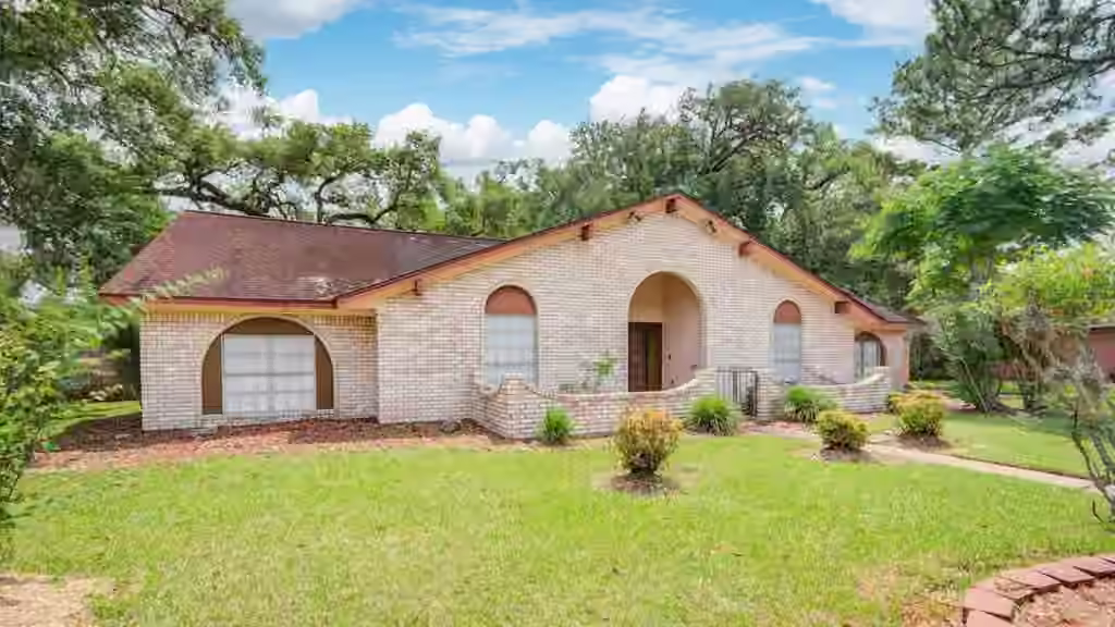 Photo 2 of 204 Nasturtium Street, Lake Jackson, TX