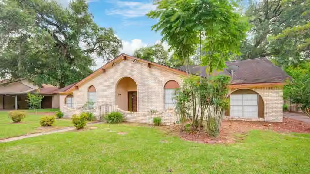 Photo 4 of 204 Nasturtium Street, Lake Jackson, TX