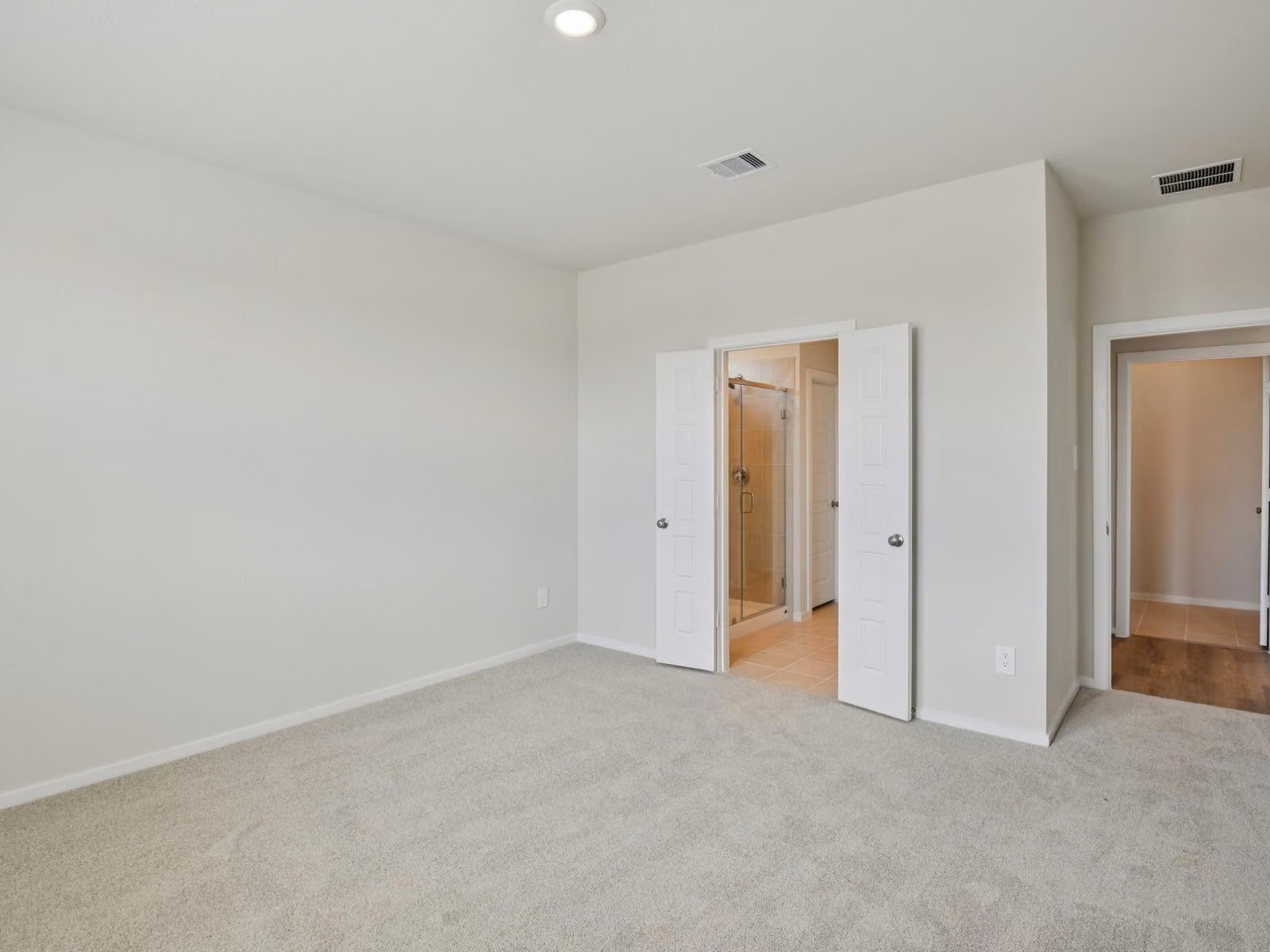 Photo 5 of 29135 Samuel Gardens Court, Waller, TX
