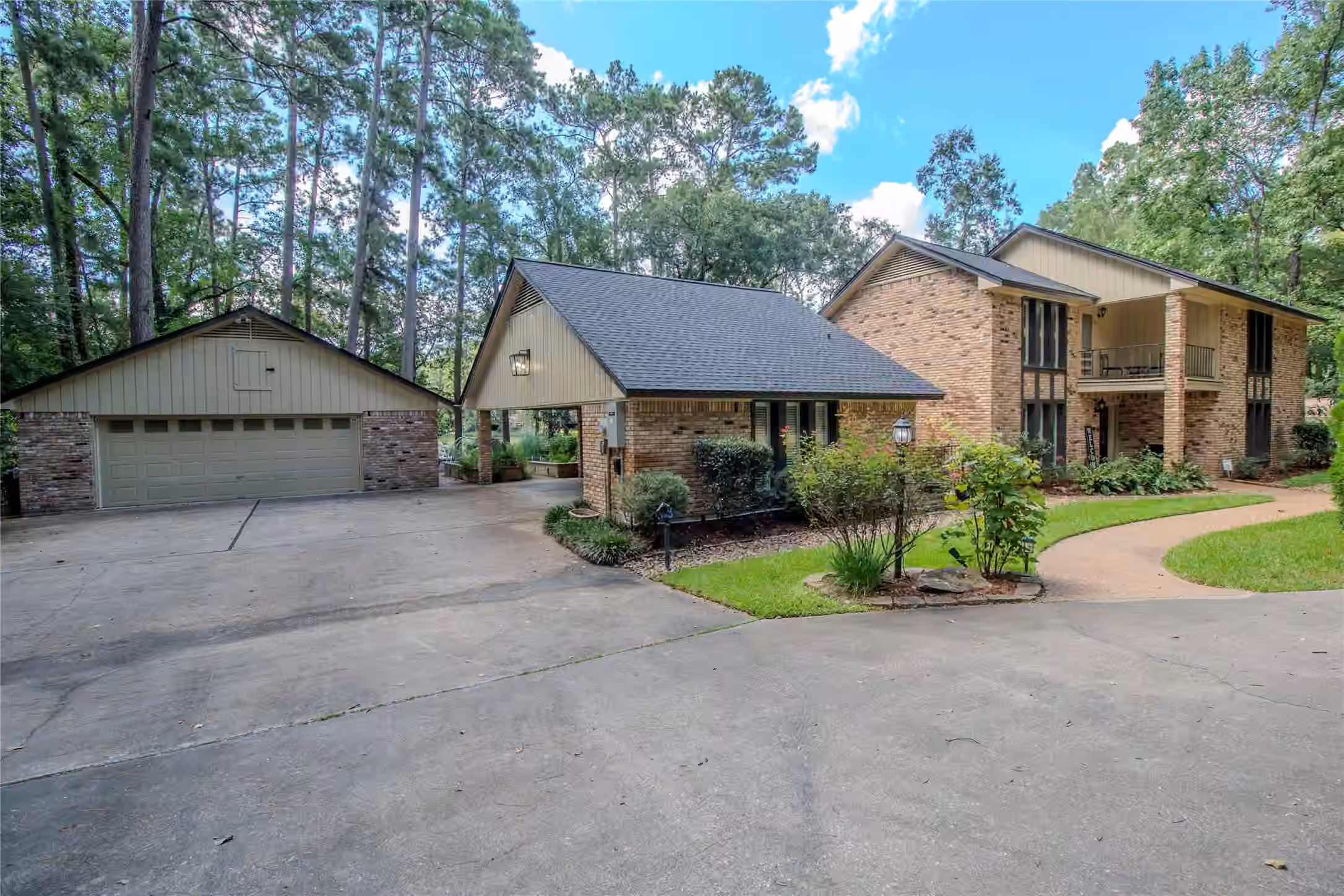 Photo 2 of 3783 Spring Drive, Huntsville, TX