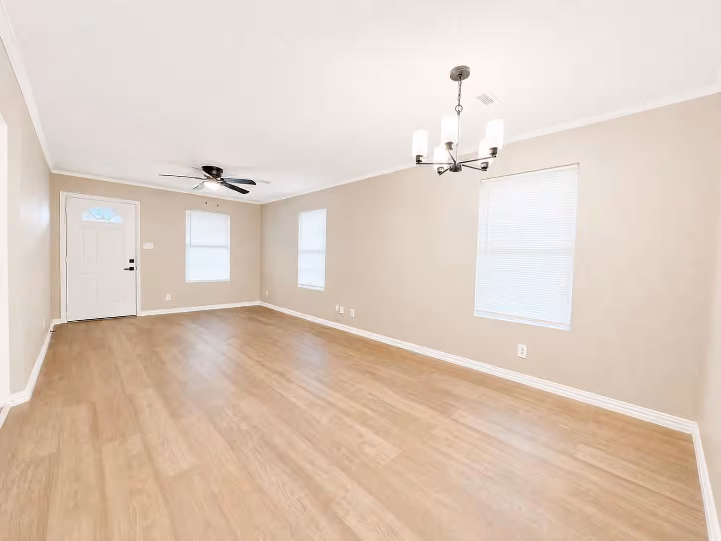 Photo 4 of 7902 Bowen Street, Houston, TX