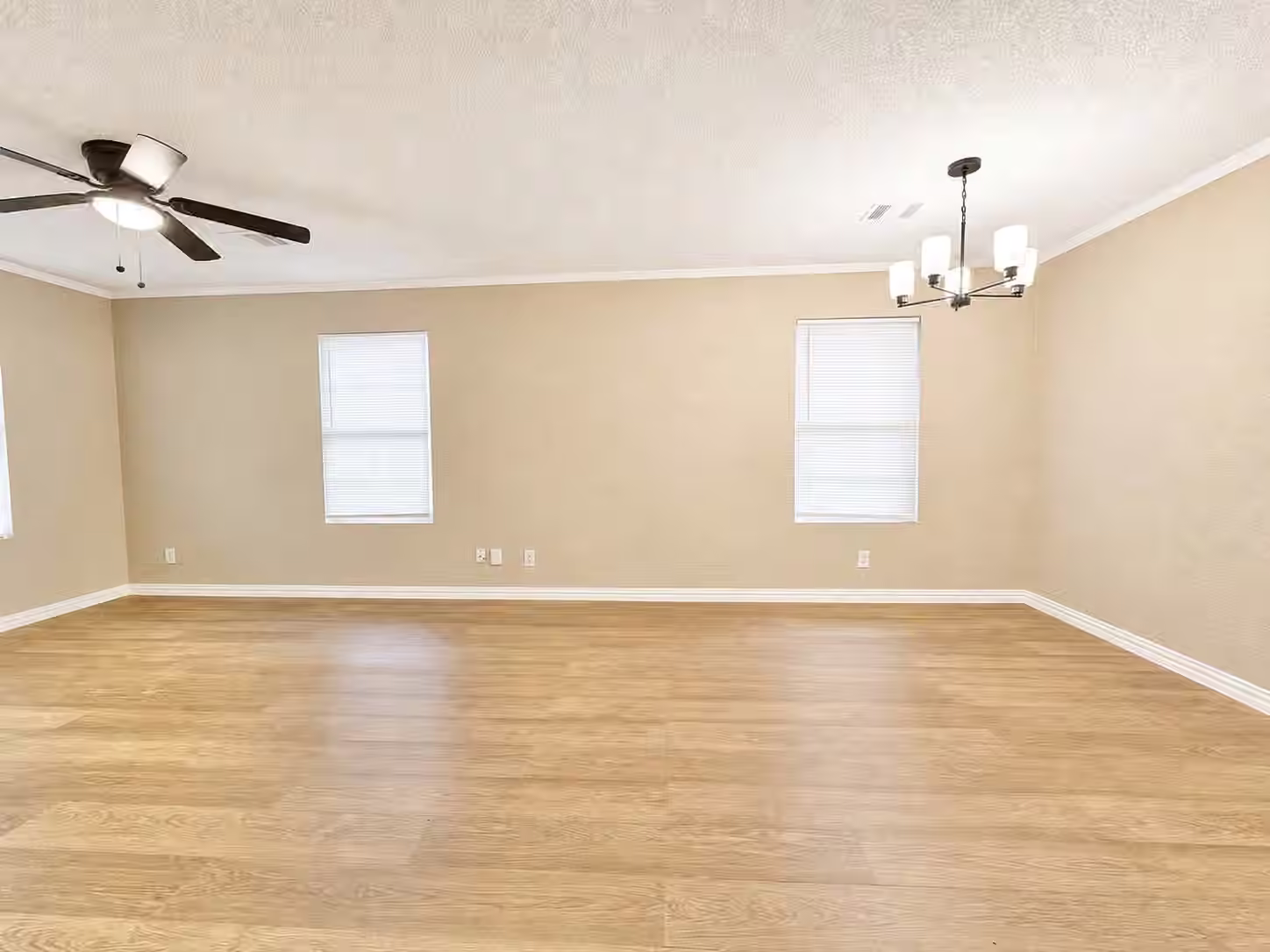 Photo 5 of 7902 Bowen Street, Houston, TX