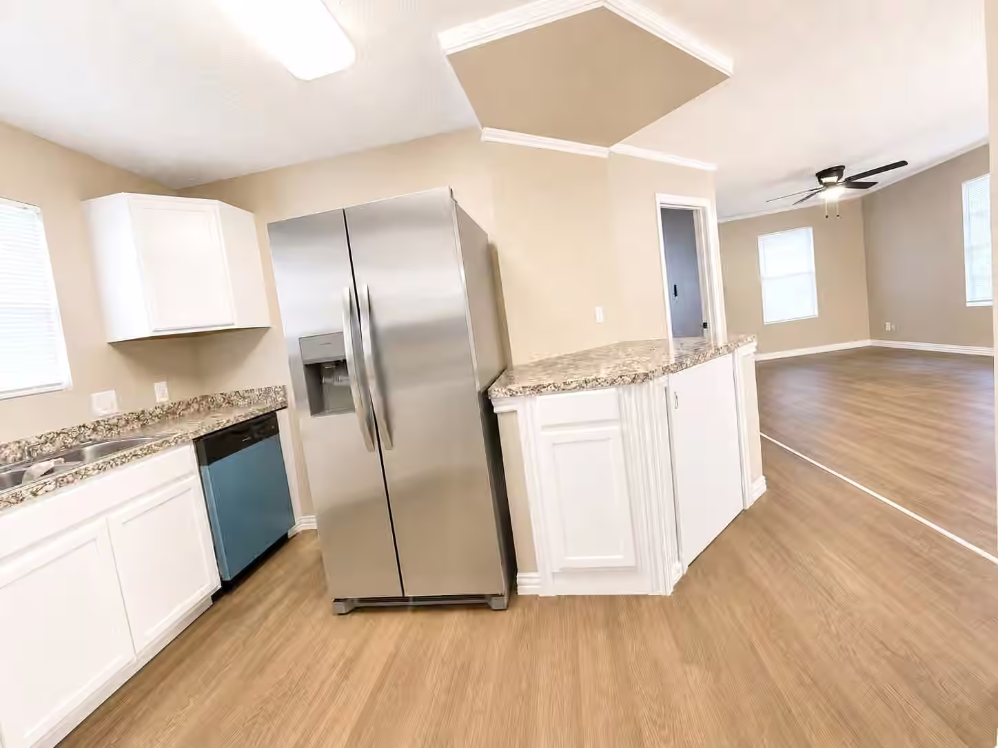 Photo 6 of 7902 Bowen Street, Houston, TX