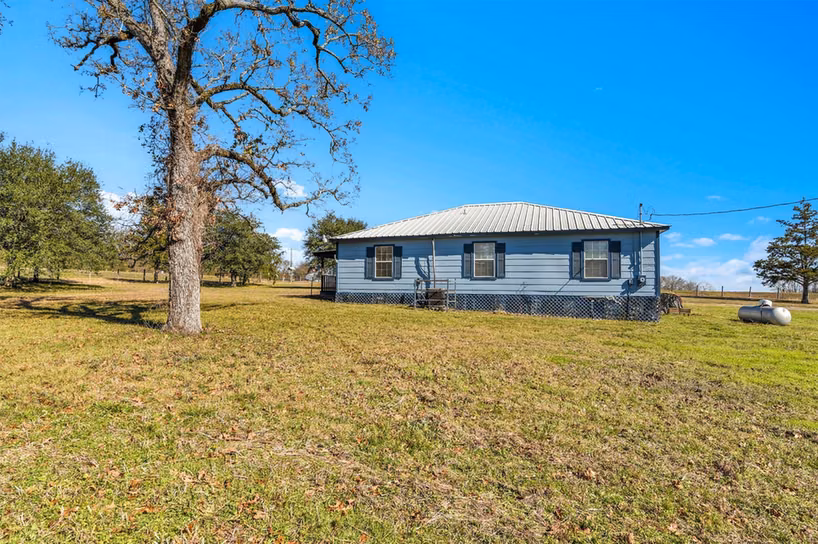 Photo 4 of 959 Walker Loop, Huntsville, TX