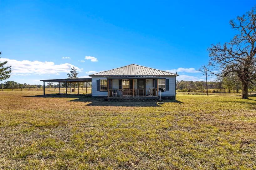 Photo 5 of 959 Walker Loop, Huntsville, TX