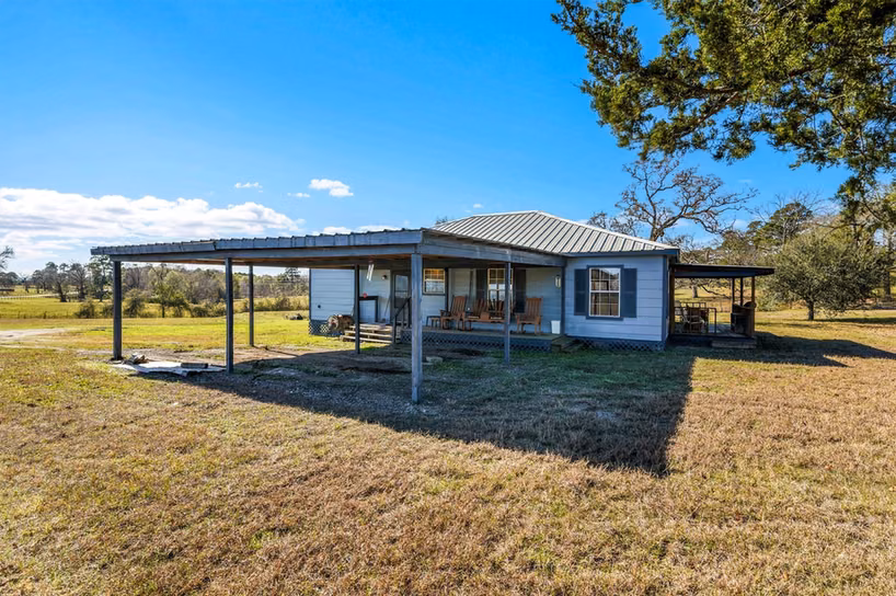 Photo 6 of 959 Walker Loop, Huntsville, TX