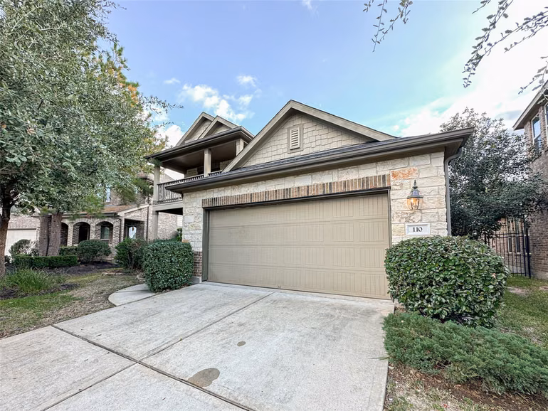 Photo 2 of 110 S Sawbridge Circle, Spring, TX