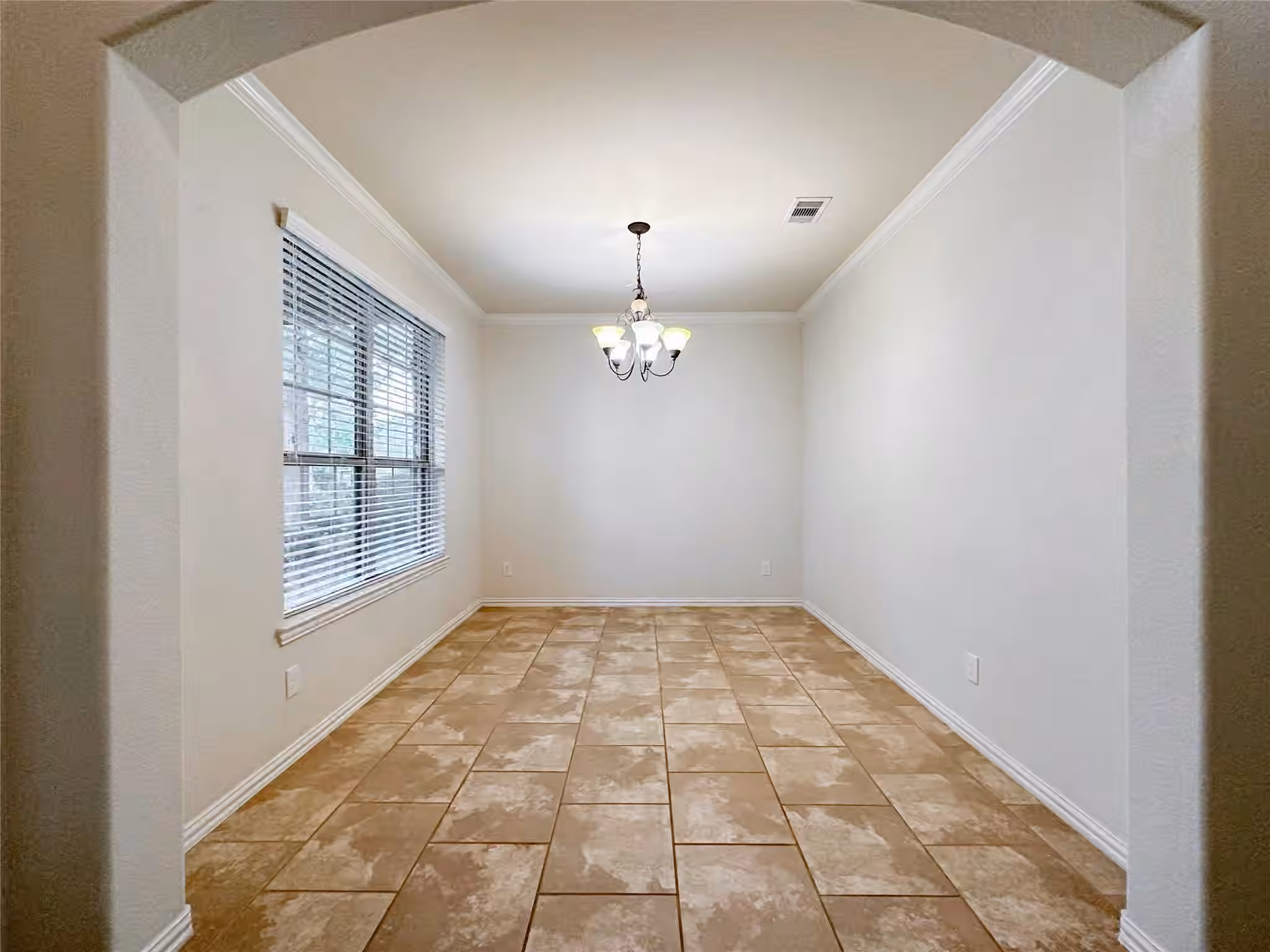 Photo 4 of 110 S Sawbridge Circle, Spring, TX