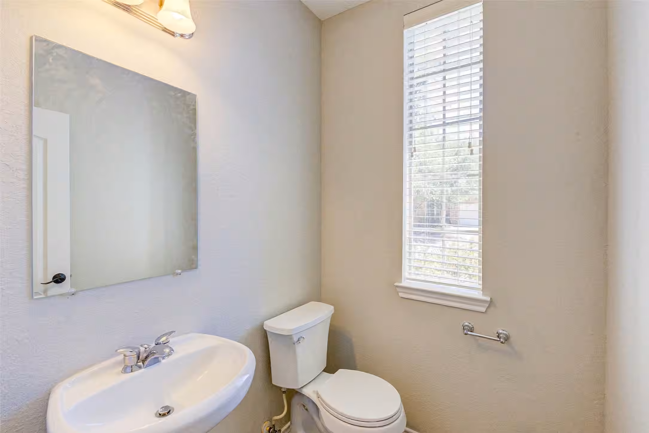 Photo 5 of 8402 Terrace Brook Drive, Houston, TX