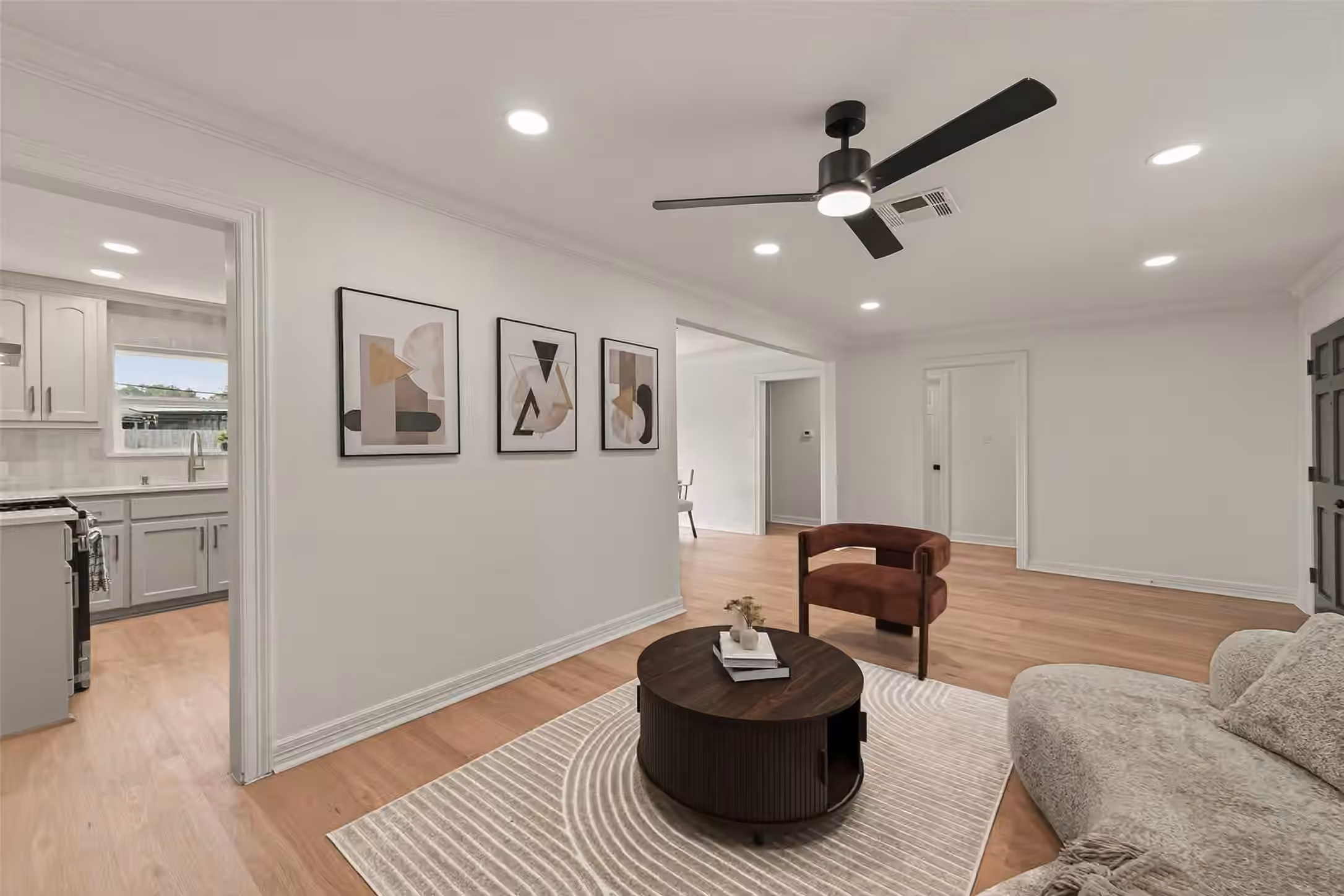 Photo 7 of 10966 Shadow Wood Dr, Houston, TX