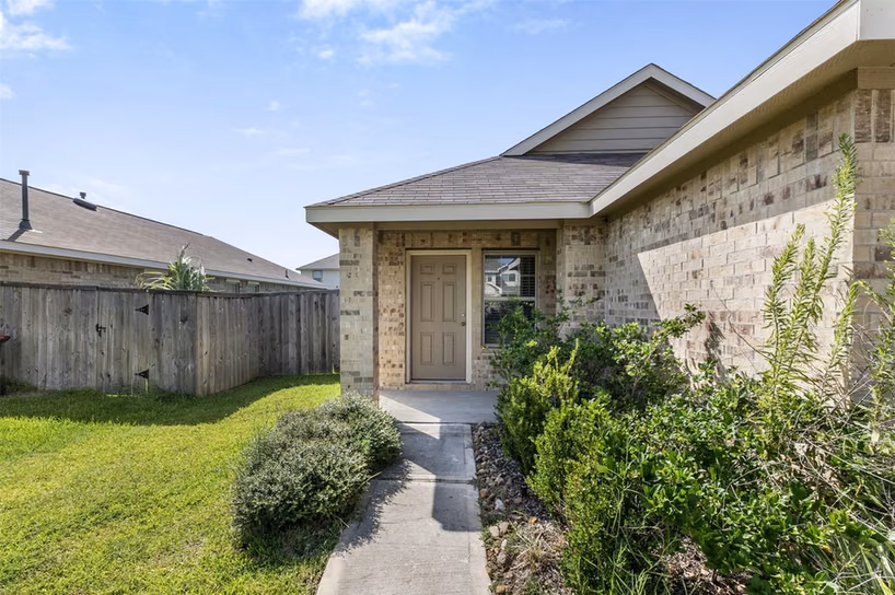 Photo 2 of 8635 Wooster Trails Drive, Baytown, TX