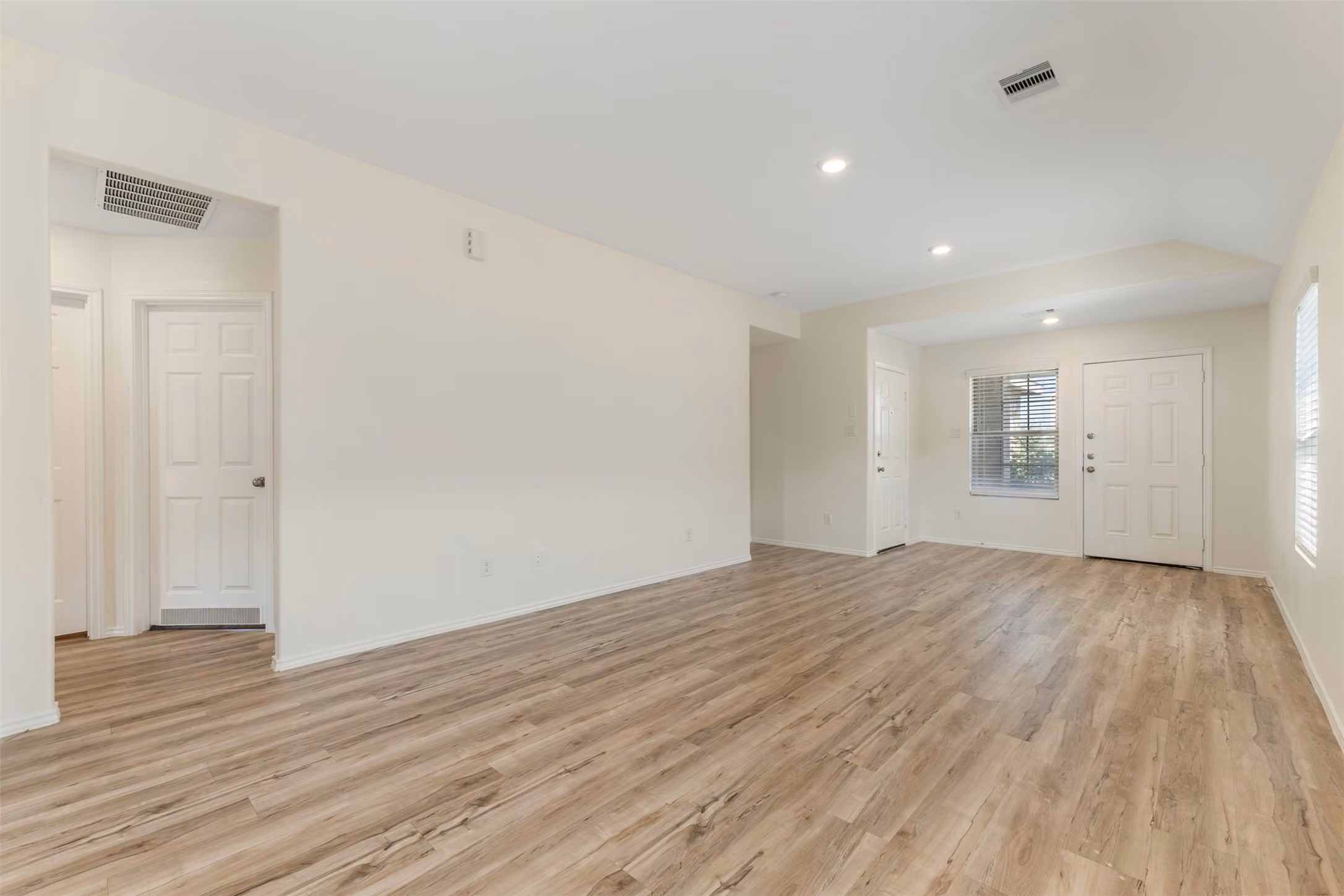 Photo 4 of 8635 Wooster Trails Drive, Baytown, TX